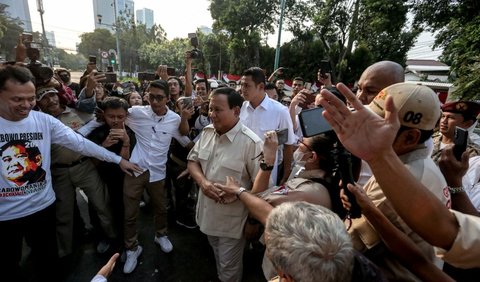 Namun saat disinggung lebih jauh, apakah program food estate yang dijalankan oleh Prabowo Subianto sebagai perpanjangan tangan Jokowi adalah hal yang politis, Hasto menolak menjawab.