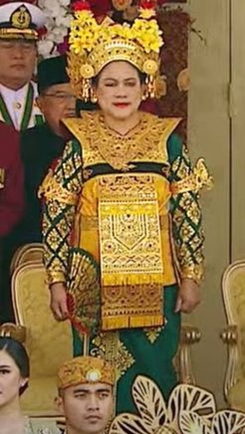 Tampil Beda dengan Jokowi, Ibu Negara Iriana Pakai Baju Adat Bali Pada HUT Ke- 78 Didominasi Warna Kuning Emas