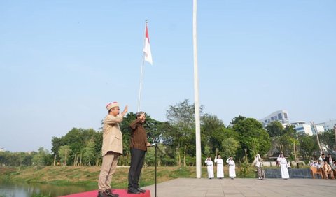 Anies mengulas salam pekik kemerdekaan tangan terbuka bukan hal yang baru. Sebab, salam seperti diperkenalkan oleh Presiden Soekarno saat awal kemerdekaan.