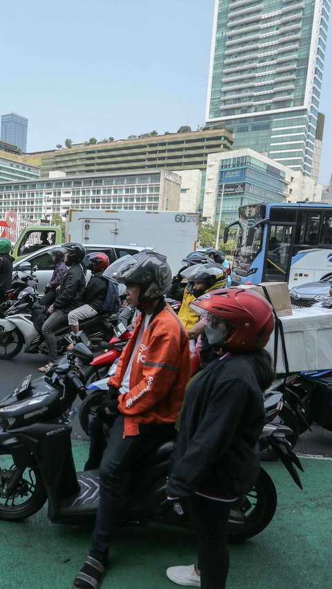 Jajaran TNI-Polri juga diminta untuk membantu keberhasilan pelaksanaan tersebut di daerahnya masing-masing dengan membunyikan sirine.