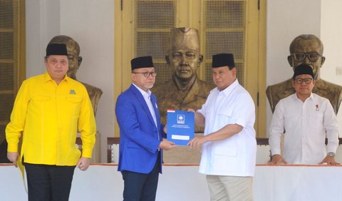 Sekretaris Jenderal PDI Perjuangan Hasto Kristiyanto merespons deklarasi Partai Golkar dan PAN mendukung Prabowo Subianto di Museum Perumusan Naskah Proklamasi, Jakarta Pusat pada 13 Agustus lalu.