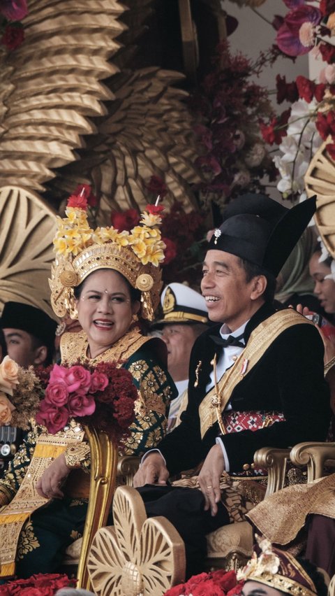 Dalam momen tersebut, Presiden Jokowi memimpin upacara Peringatan Detik-detik Proklamasi Kemerdekaan Republik Indonesia di Istana Merdeka.