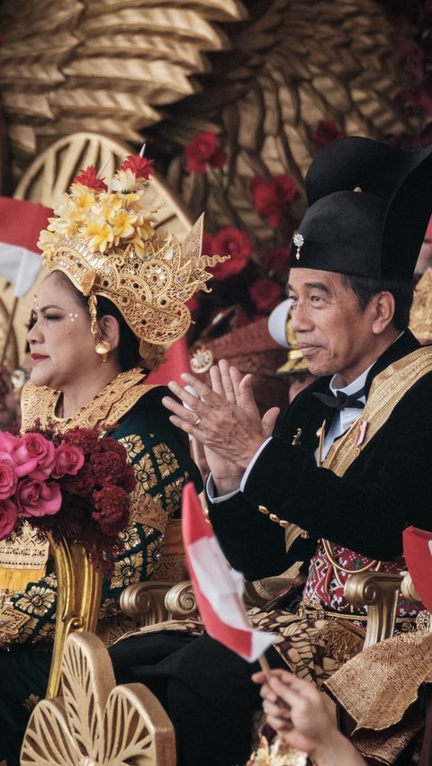 FOTO: Gagahnya Presiden Jokowi Pakai Baju Adat Kesultanan Ageman Songkok Singkepan Ageng saat Pimpin Upacara HUT ke-78 RI di Istana