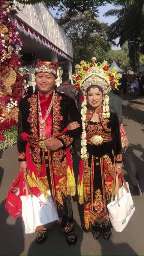 Mupus Braen Blambangan merupakan busana adat pengantin Banyuwangi yang didominasi warna merah, hitam, dan emas merupakan upacara adat pengantin masyarakat.