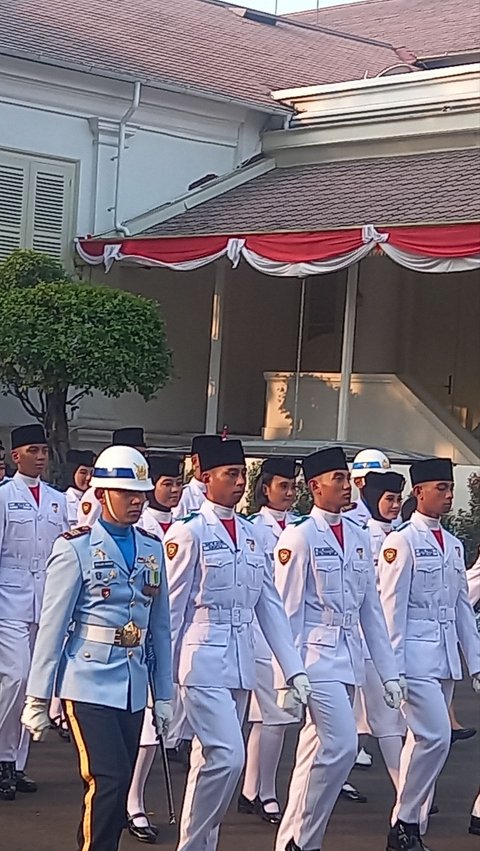 Keyla Azzahra Purnama, Paskibraka Asal Sumsel Pembawa Baki saat Penurunan Bendera Merah Putih di Istana