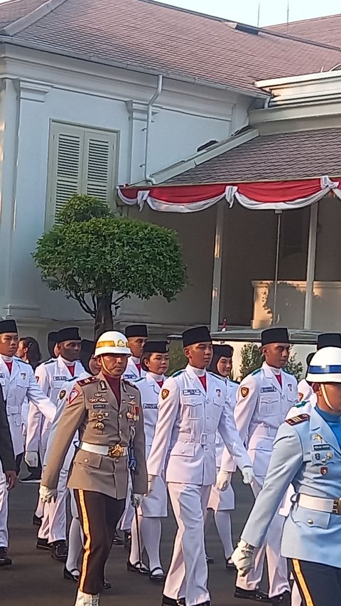 Keyla Azzahra Purnama, Paskibraka Asal Sumsel Pembawa Baki saat Penurunan Bendera Merah Putih di Istana