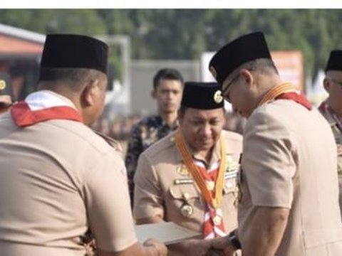 Bupati Pulau Taliabu Raih Penghargaan Lencana Melati Gerakan Pramuka