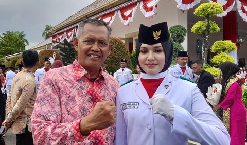 Sambungnya, selain belajar, di sekolah dirinya juga aktif mengikuti kegiatan ekstrakulikuler.