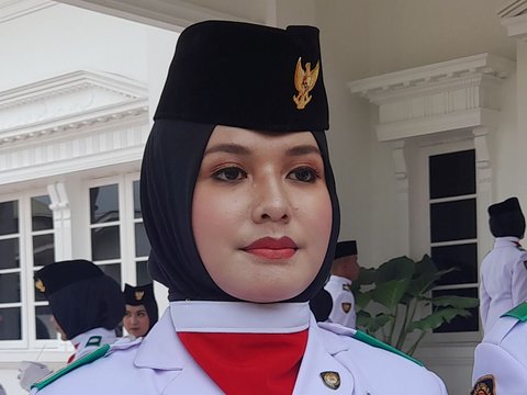 Cerita Si Cantik Putri Anggota Brimob Pembawa Baki di Upacara HUT RI, Impikan Masuk Akpol