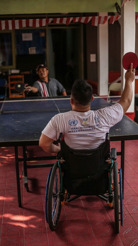 Puluhan penyandang disabilitas mengikuti berbagai perlombaan sebagai bentuk solidaritas dan memupuk rasa cinta Tanah Air.