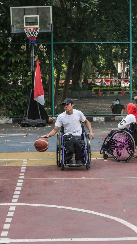 Sejumlah peserta juga terlihat mengenakan pakaian bernuansa warna Merah Putih seperti,<br />bendera Indonesia.