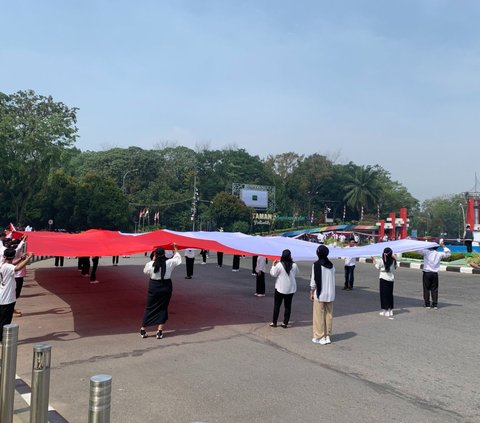 Ketika Tugu Digulis Monumen Perjuangan 11 Tokoh SI Diselimuti Merah Putih