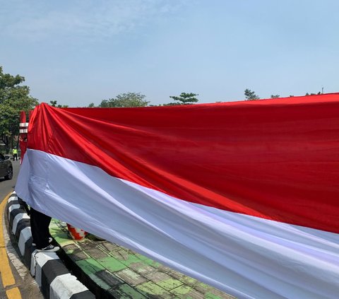 Ketika Tugu Digulis Monumen Perjuangan 11 Tokoh SI Diselimuti Merah Putih