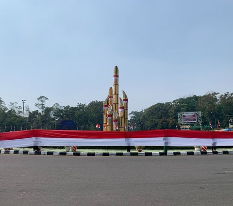 Ketika Tugu Digulis Monumen Perjuangan 11 Tokoh SI Diselimuti Merah Putih