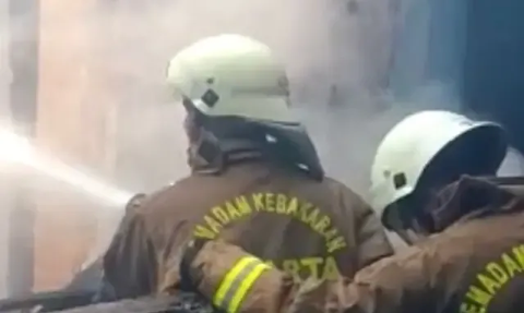 Rumah di Bukit Duri Jakarta Selatan Terbakar, 100 Petugas Damkar Dikerahkan