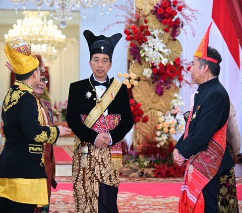 Jokowi Kenakan Ageman Songkok Singkepan Ageng, Maknanya 'Pemakainya Sosok Panglima Tertinggi'