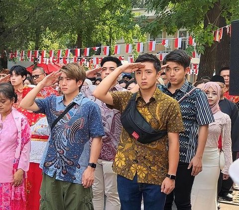 Sedang Liburan, Ini Momen Jerome Polin dan Waseda Boys Ikut Upacara 17-an di China