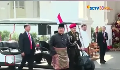 Dalam sebuah video TikTok @dekade_08, saat itu Prabowo hadir dengan anaknya, Ragowo Hediprasetyo Djojohadikusumo (Didit) dan salah seorang ajudan.