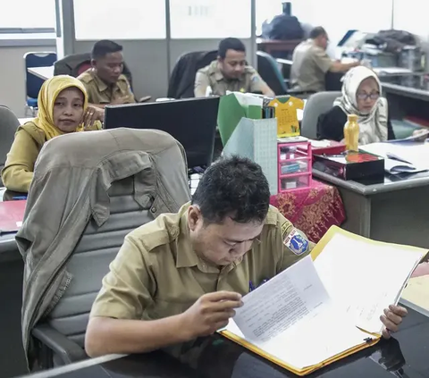 Kurangi Polusi Udara, Luhut Perintahkan Seluruh Kementerian WFH