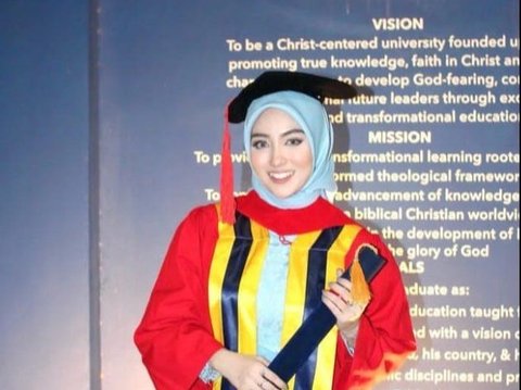 7 Potret Nabilah Ayu, Mantan Anggota JKT48 Yang Terbaru, Telah Dengan Mantap Memutuskan Untuk Berhijab dan Rajin Mengikuti Kajian.