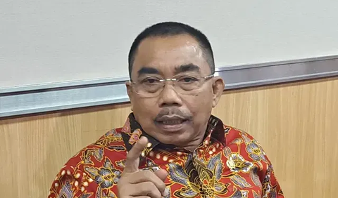 Menanggapi hal ini, Ketua Fraksi PDIP DPRD DKI Jakarta Gembong Warsono menilai rencana WFH selama tiga bulan tersebut terlalu lama.