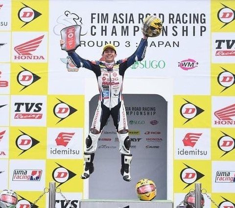 Kabar duka kembali datang dari dunia otomotif. Pembalap muda Jepang, Haruki Noguchi meninggal dunia pada Rabu (16/8) usai terlibat kecelakaan di race 2 ASB 1000 ARRC Mandalika 2023, Minggu (13/8).