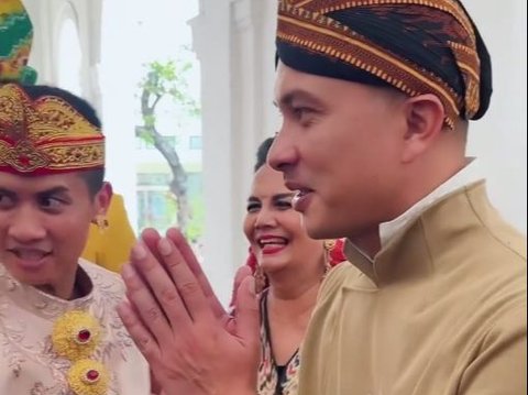 Nicholas Saputra Menjadi Mas-Mas Jawa Saat Upacara 17 Agustus di Istana Negara, Membuat Wanita Ingin Menyapa Sayang