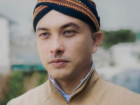 Nicholas Saputra Menjadi Mas-Mas Jawa Saat Upacara 17 Agustus di Istana Negara, Membuat Wanita Ingin Menyapa Sayang