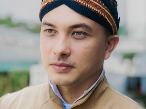 Nicholas Saputra Menjadi Mas-Mas Jawa Saat Upacara 17 Agustus di Istana Negara, Membuat Wanita Ingin Menyapa Sayang