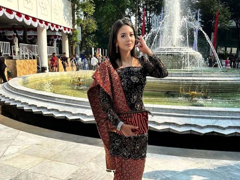 15 Potret Artis Ikut Upacara di Istana Merdeka, Nicholas Saputra hingga Happy Salma - Ada yang Memilih Ojek untuk Menghindari Macet