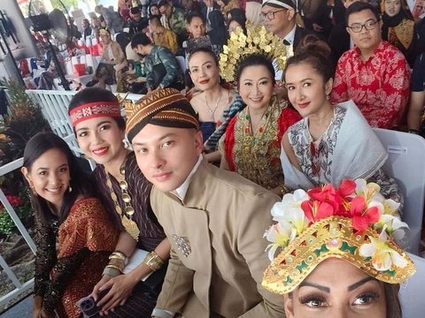 15 Potret Artis Ikut Upacara di Istana Merdeka, Nicholas Saputra hingga Happy Salma - Ada yang Memilih Ojek untuk Menghindari Macet