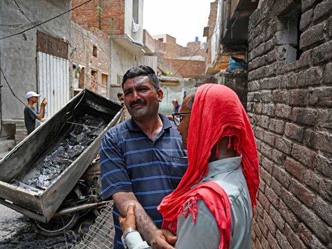 FOTO: Mencekam, Massa Muslim di Pakistan Mengamuk Bakar Sejumlah Gereja Dipicu Tuduhan Penistaan Alquran