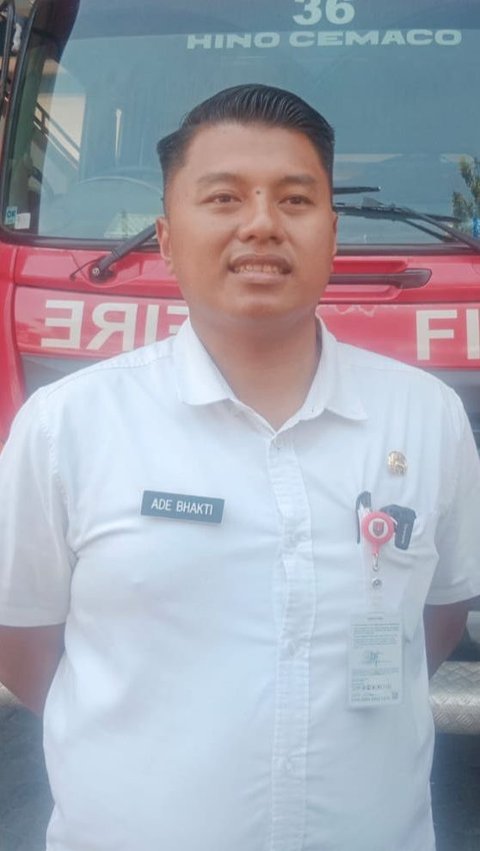 Dulu Pak Camat Sekarang Dimutasi Jadi Petugas Pemadam Kebakaran, Aksi Ade Bhakti Padamkan Api jadi Sorotan