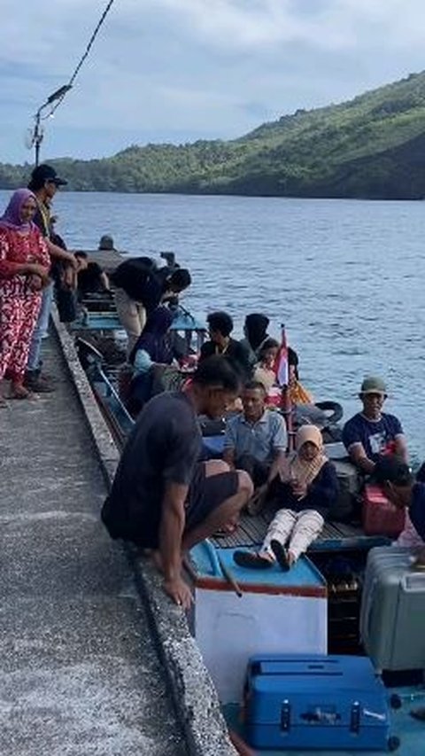 Melalui akun Instagram @berandaneira para mahasiswa KKN UGM itu menuliskan betapa sedihnya momen perpisahan itu.