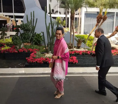 VIDEO: Pak Bas Kembali Beraksi Usil, Menkeu Sri Mulyani Pakai Baju Adat Pink Jadi Sasaran