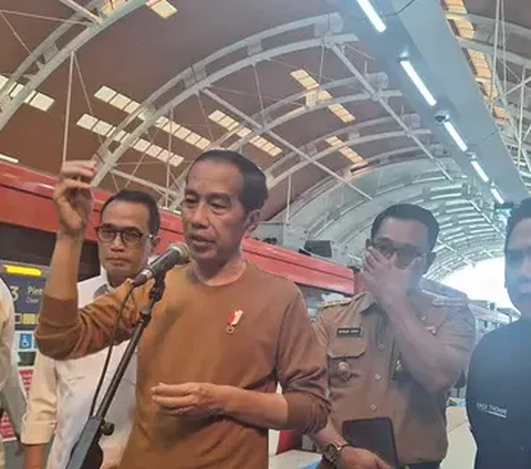 Presiden Joko Widodo (Jokowi) rencananya bakal melakukan grand launching sekaligus membuka operasi (commercial on date/COD) LRT Jabodebek pada 26 Agustus 2023 mendatang.