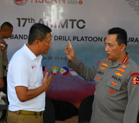 Begitu tiba di Marina Meruorah, Kadiv Hubinter Irjen Khrisna Murti langsung menjelaskan kesiapan acara kepada Kapolri. Sebab, Kapolri merupakan Ketua AMMTC 2023 akan memimpin acara tersebut.