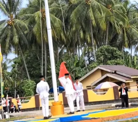 Aksi Heroik Siswa SMA di Gorontalo Panjat Tiang Demi Merah Putih Berkibar