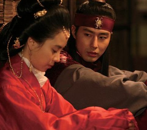 Dalam film saeguk ini, Jo In Sung dan Song Ji Hyo melakoni adegan seks. Tak hanya itu Song Ji Hyo bahkan mengekspos payudaranya. Meski film ini cukup kontroversial, namun berhasil menyedot tiga juga penonton dan memenangkan empat penghargaan dari beberapa ajang film di Korea Selatan.