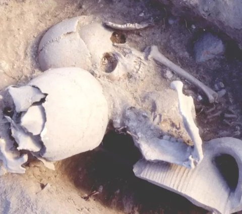 Tulang Rahang Tentara Bizantium Berusia 1.800 Tahun Ditemukan Dijahit dengan Benang Emas