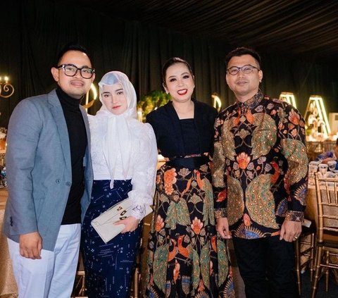 Cantiknya Shandy Purnamasari Hadiri Resepsi Ngunduh Mantu Denny Caknan dan Bella Bonita