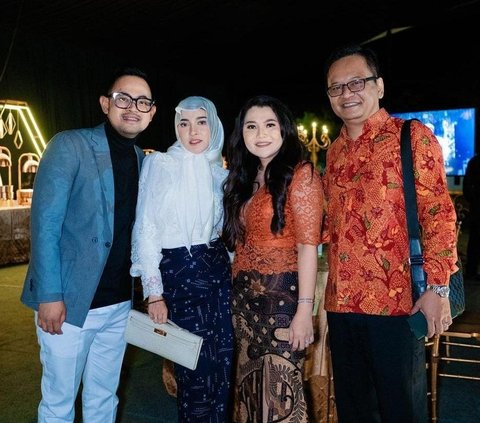 Cantiknya Shandy Purnamasari Hadiri Resepsi Ngunduh Mantu Denny Caknan dan Bella Bonita