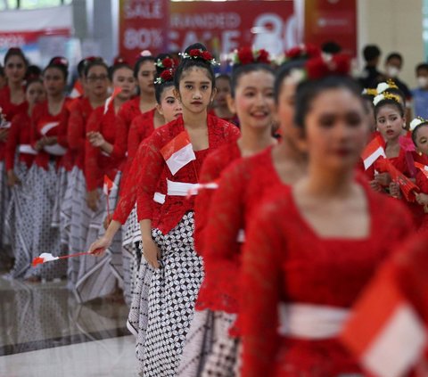 Dalam rangka merayakan Hari Kemerdekaan Indonesia ke-78 ini, Belantara Budaya Indonesia menggelar pertunjukan tarian tradisional kolosal 'Tunjukkan Indonesiamu'. Pertunjukan ini berlangsung di pusat perbelanjaan Margo City di Kota Depok, Jawa Barat, pada Sabtu (19/8/2023).