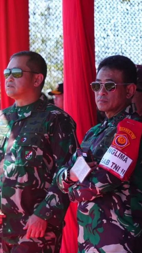 Selain itu, hadir pula Panglima TNI bersama dengan kepala staf dari tiga matra TNI.