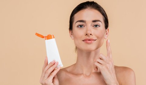 4. Jangan Lupa Gunakan Sunscreen Secara Rutin