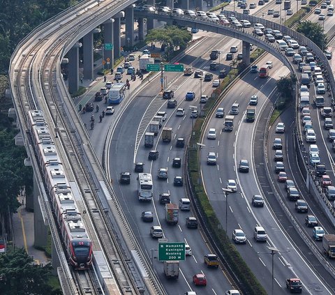 Jelang diresmikan pada Agustus 2023 ini, proyek LRT Jabodebek disebut memiliki beberapa catatan. Hal itu diungkap oleh Wakil Menteri BUMN Kartika Wirjoatmodjo.<br /><br />Pria yang akrab disapa Tiko itu mencatat, ada proses pengerjaan longspan dari jalur LRT Jabodebek yang dinilai jadi satu masalah.