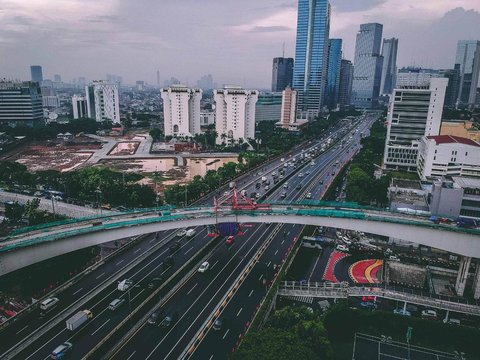 FOTO: Ini Potret Longspan LRT Gatsu-Kuningan yang Disebut Salah Desain, Kalau Lewat Harus Pelan