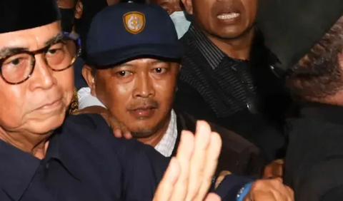 Djuhandani menjelaskan, untuk penetapan tersangka ini penyidik mempunyai sejumlah alat bukti serta telah memeriksa 40 saksi dan 17 ahli.