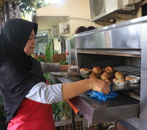 Pensiunan Polri di Tangerang Ini Pilih Jualan Roti di Rumah, Sukses Layani Ratusan Pesanan