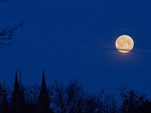 Mengenal Supermoon